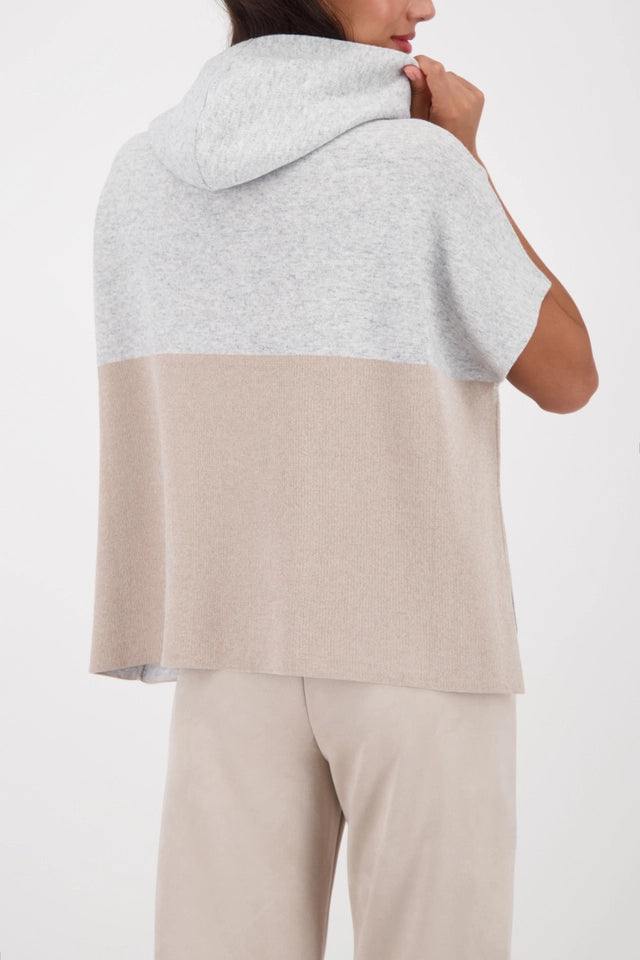 Capote MONARI de punto gris y champan