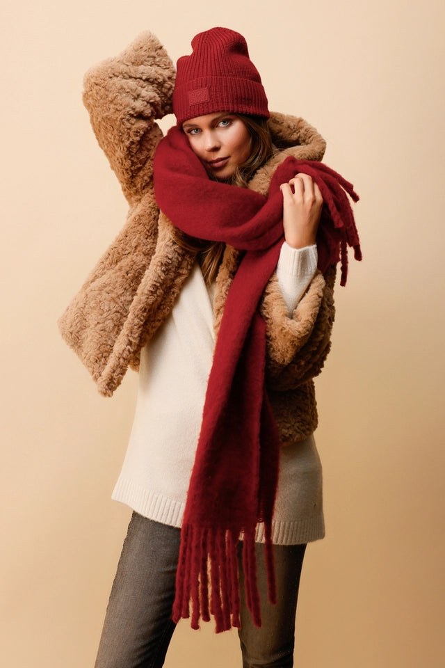 Bufanda MONARI color rubí esponjosa