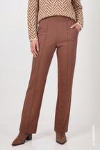 Pantalón MONARI corte jogger color camel