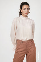 Blusa MONARI con detalle de volantes color avellana