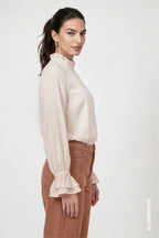 Blusa MONARI con detalle de volantes color avellana