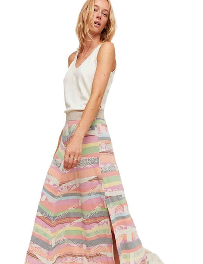 Falda midi con estampado étnico multicolor.