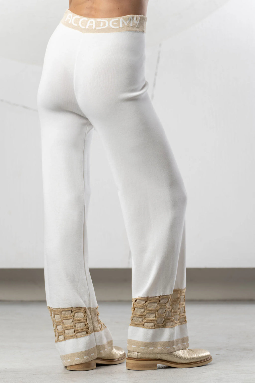 Pantalón ELISA CAVALETTI de punto jacquard blanco y dorado