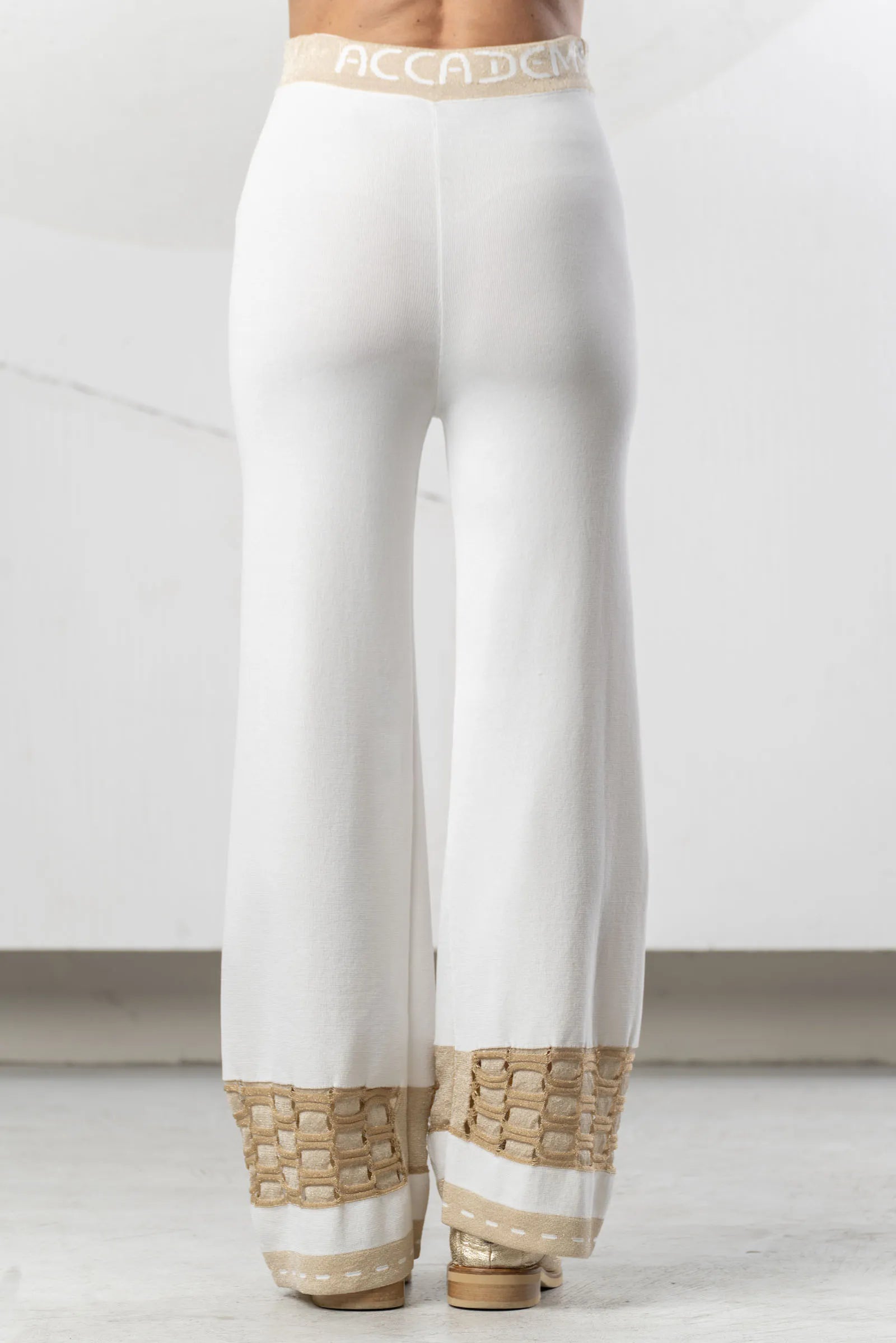Pantalón ELISA CAVALETTI de punto jacquard blanco y dorado
