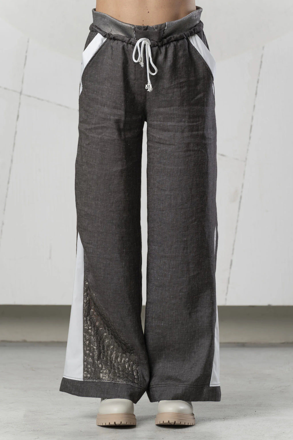 Pantalón ELISA CAVALETTI de lino laminado bronce