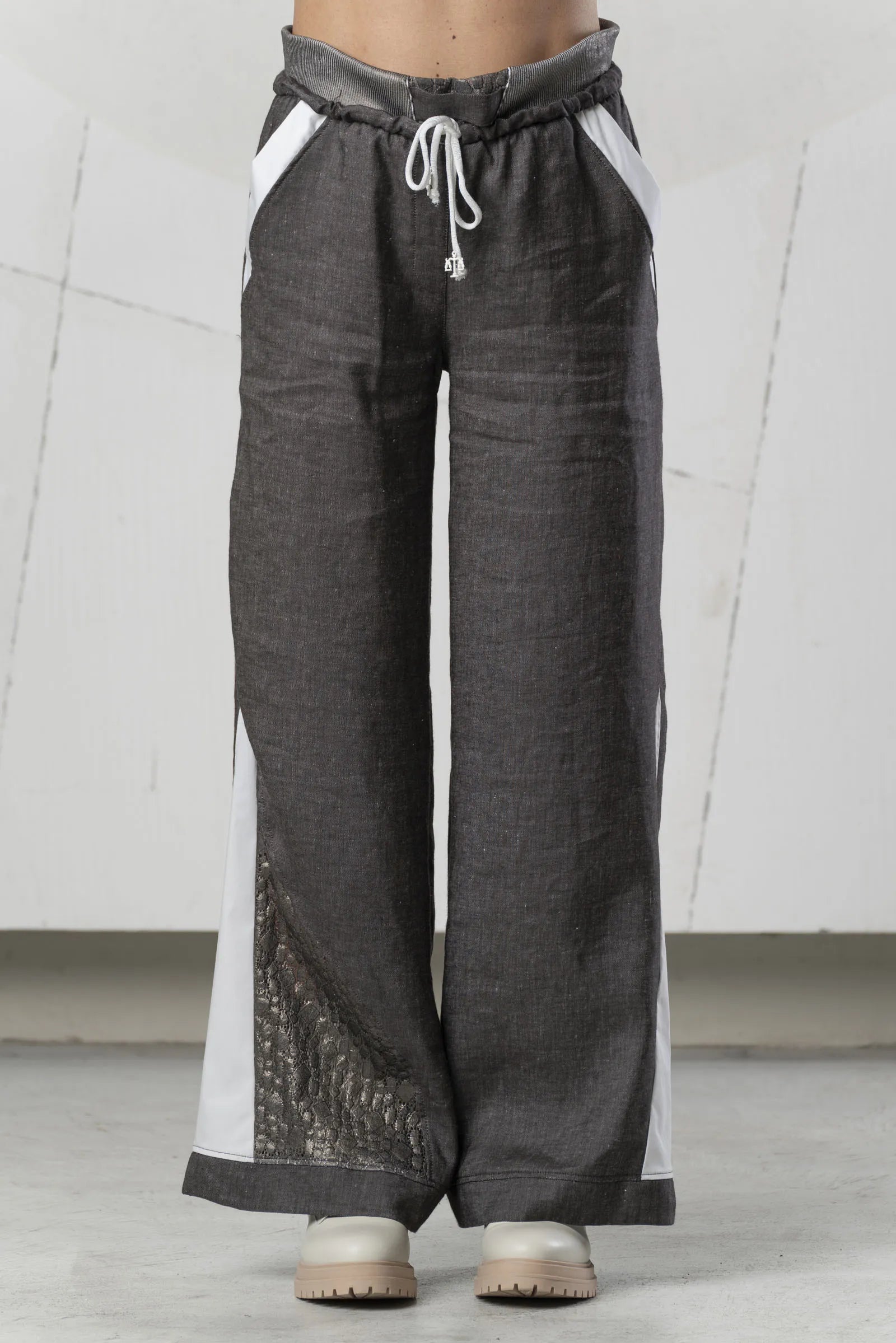 Pantalón ELISA CAVALETTI de lino laminado bronce