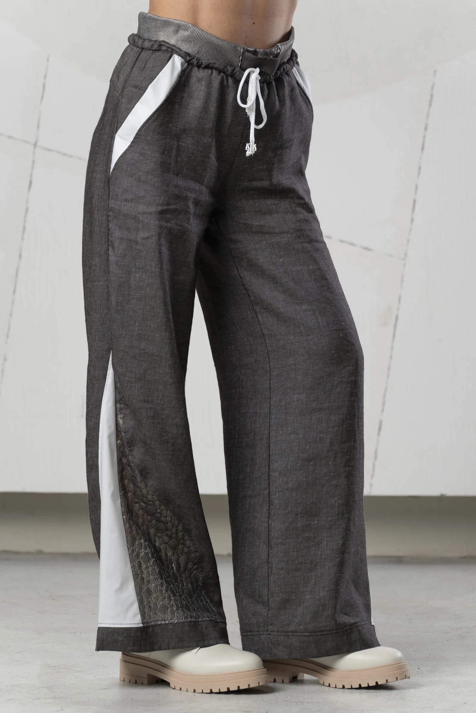 Pantalón ELISA CAVALETTI de lino laminado bronce