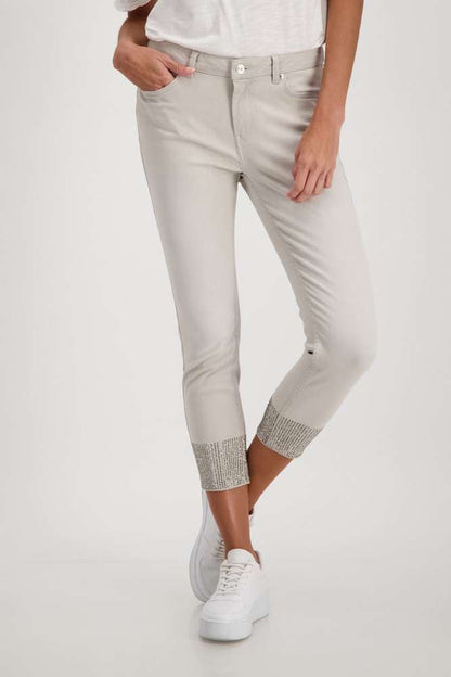 Pantalon en jean cinq poches avec strass