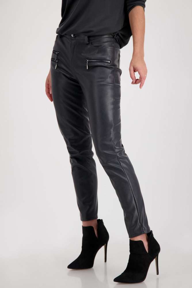 Faux leather skinny pants with false pockets