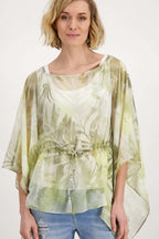 Blusa semitransparente con estampado Monari